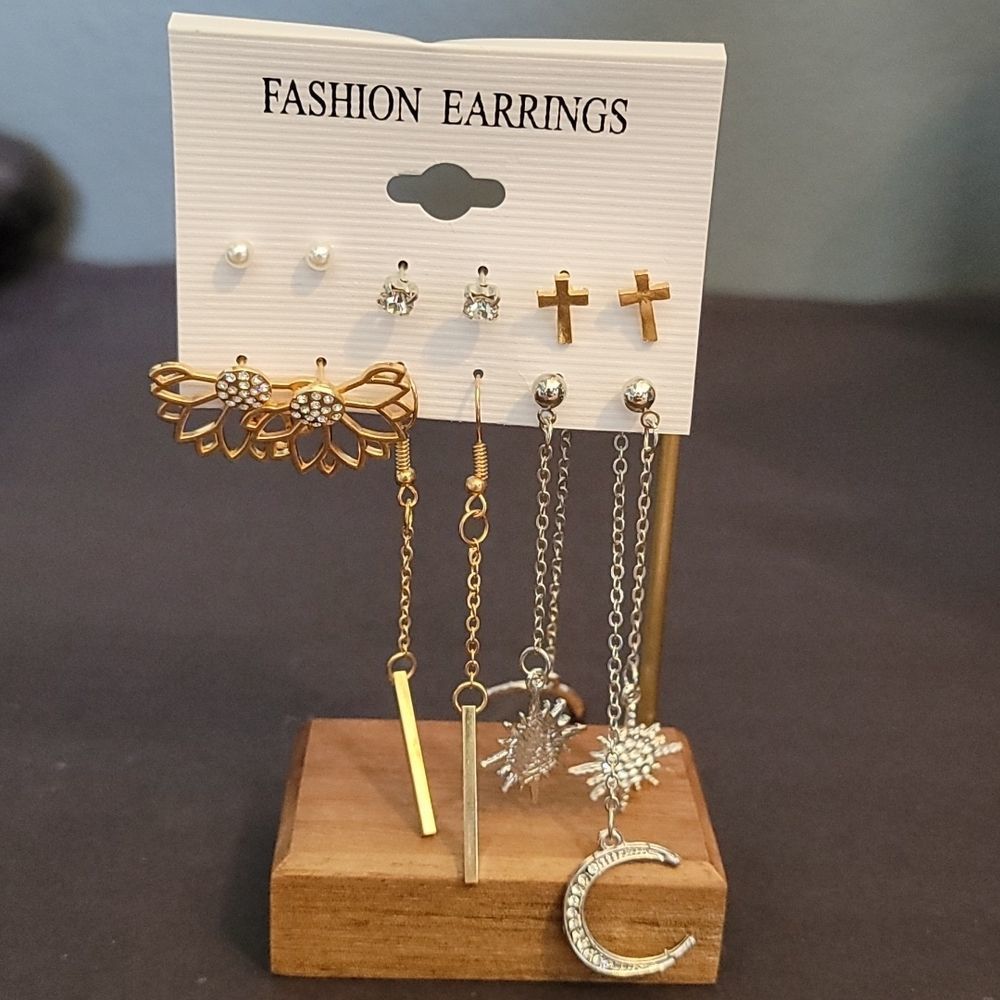 🪦 5/$30 Silver & Gold 6 Pair Earing Set